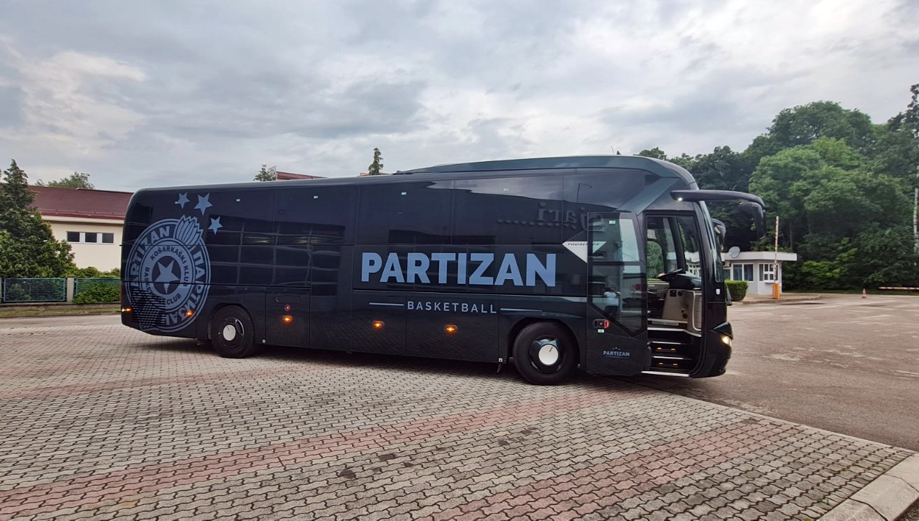 Novi Neoplan Tourliner za KK Partizan