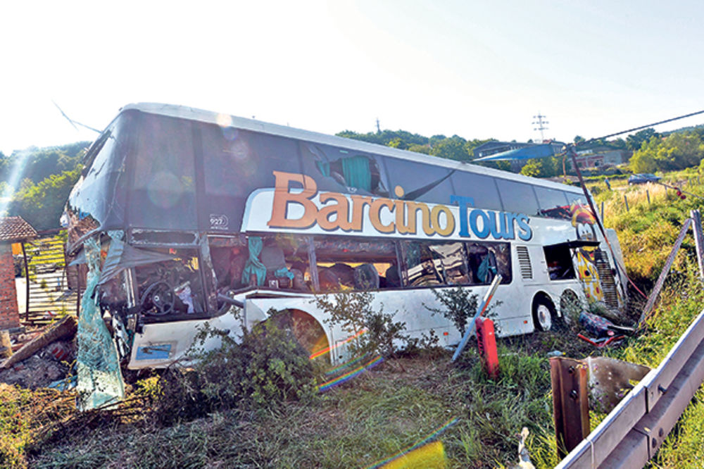 Prevrtanje autobusa nadomak Beograda